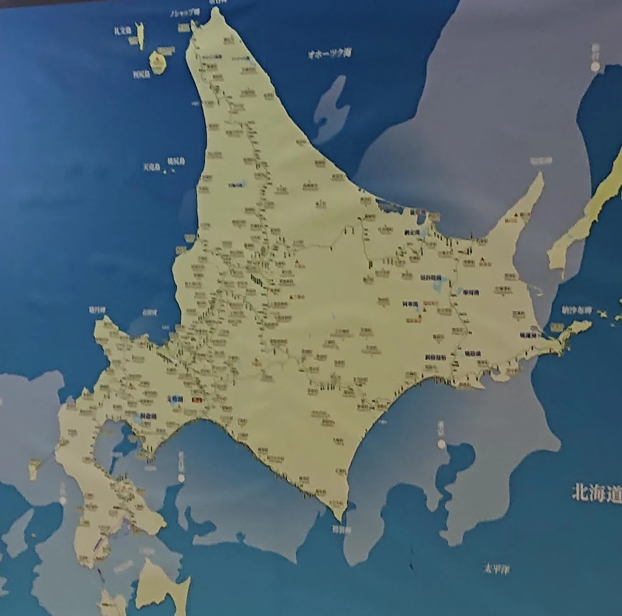 北海道と本州の大きさを重ねて比較した地図